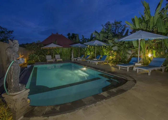 Amora Hut's 3*